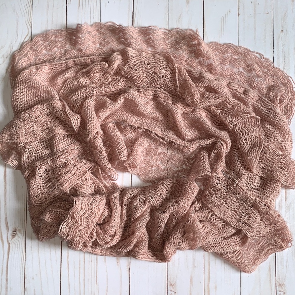 Women’s scarf.